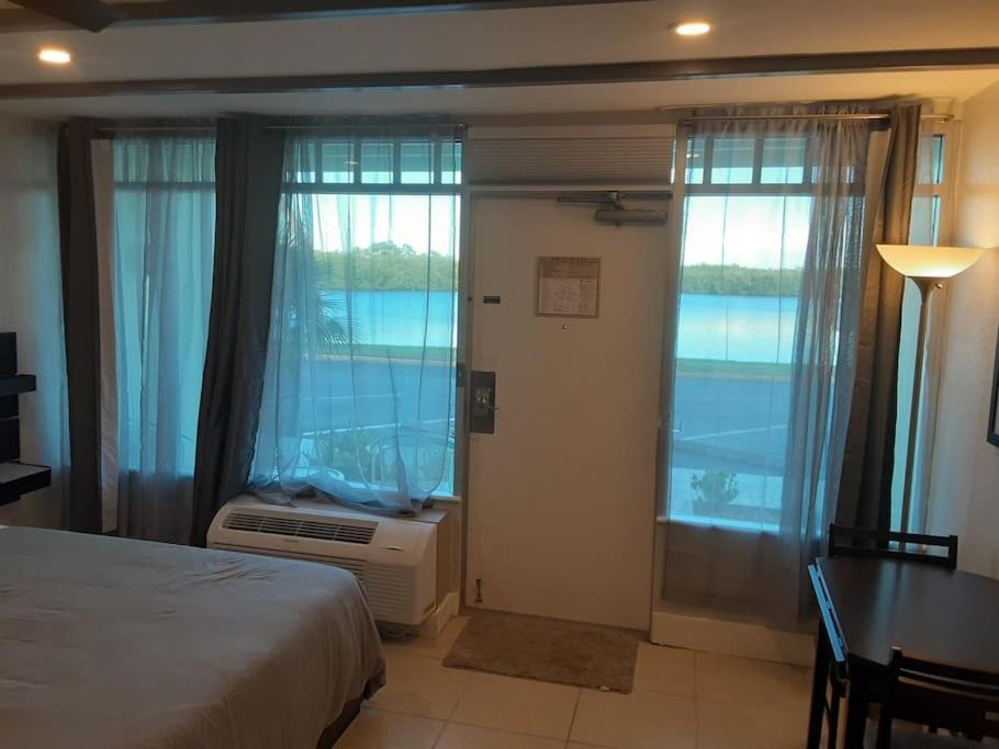 River Delight,Studio109, Beach & Pool Steps Away + Wifi Ruskin Bagian luar foto