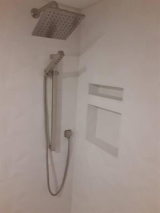 River Delight,Studio109, Beach & Pool Steps Away + Wifi Ruskin Bagian luar foto